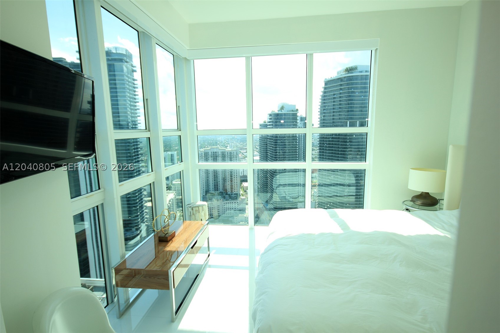 950 Brickell Bay Dr #4701, Miami FL 33131