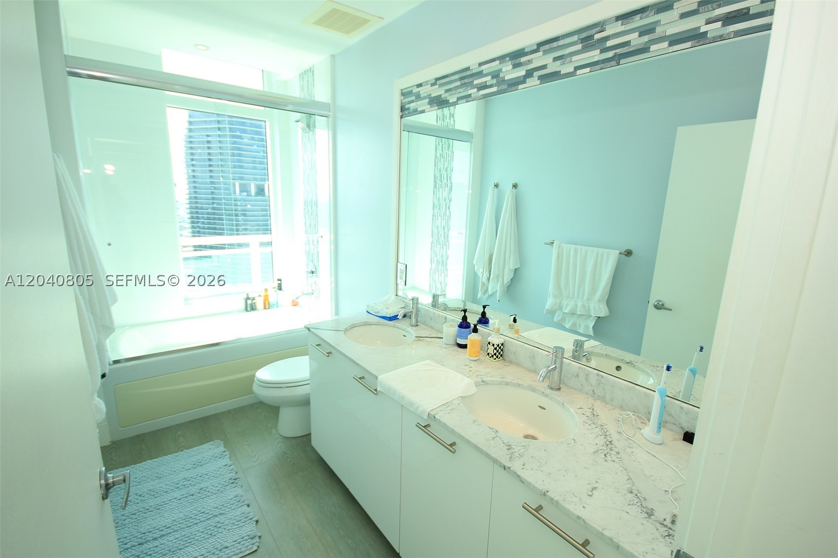 950 Brickell Bay Dr #4701, Miami FL 33131