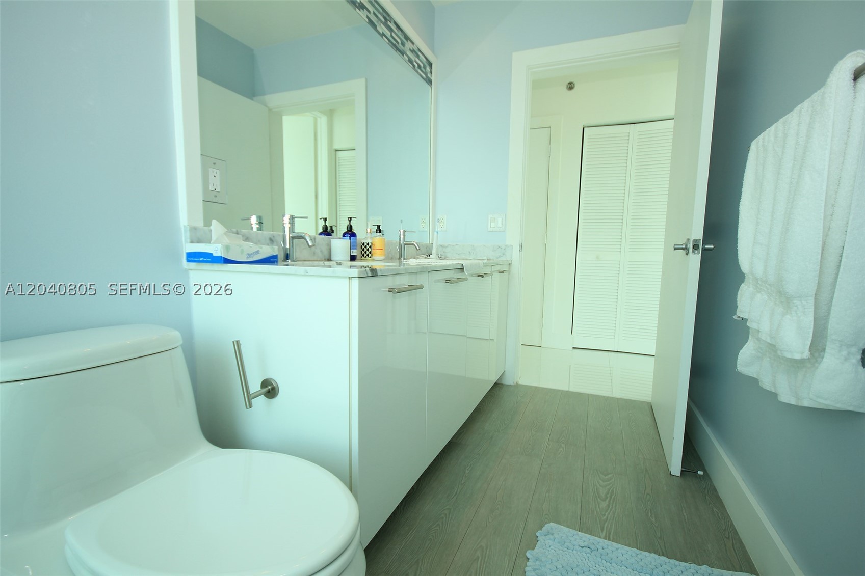 950 Brickell Bay Dr #4701, Miami FL 33131
