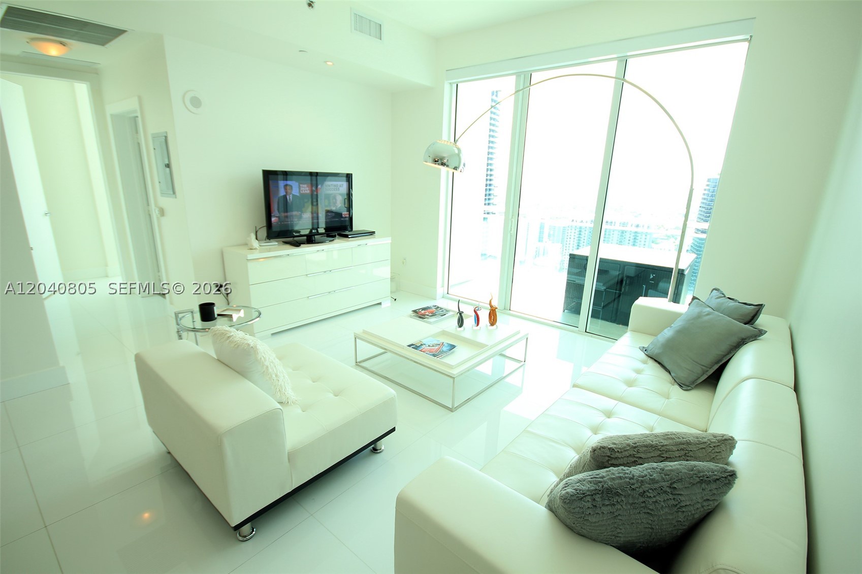 950 Brickell Bay Dr #4701, Miami FL 33131