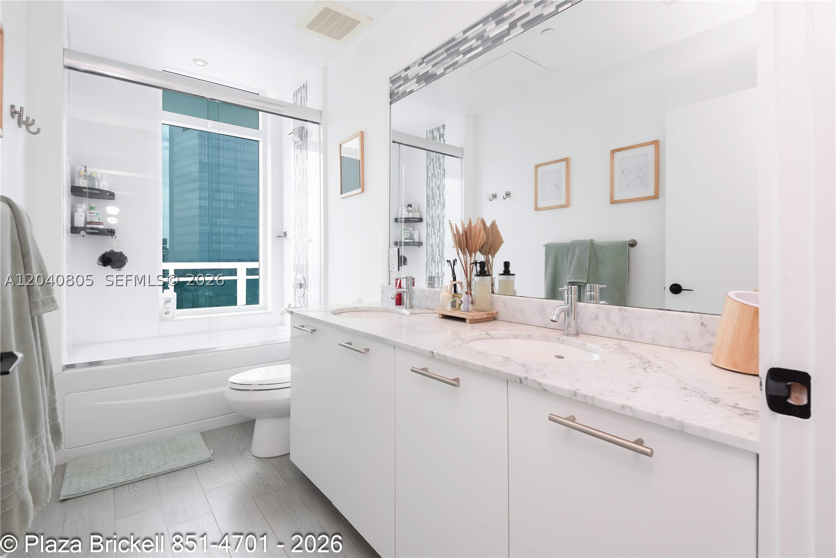 950 Brickell Bay Dr #4701, Miami FL 33131