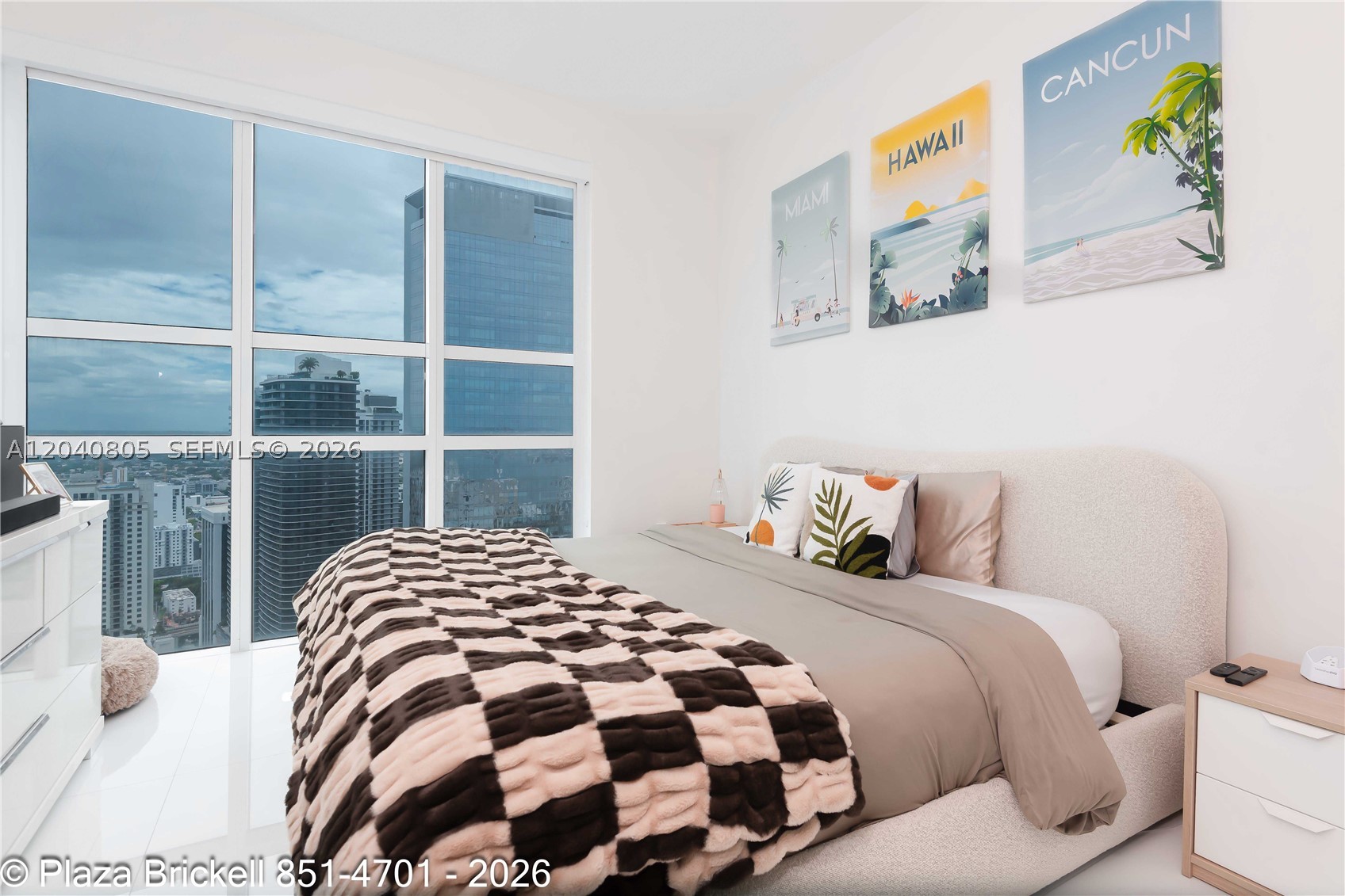 950 Brickell Bay Dr #4701, Miami FL 33131