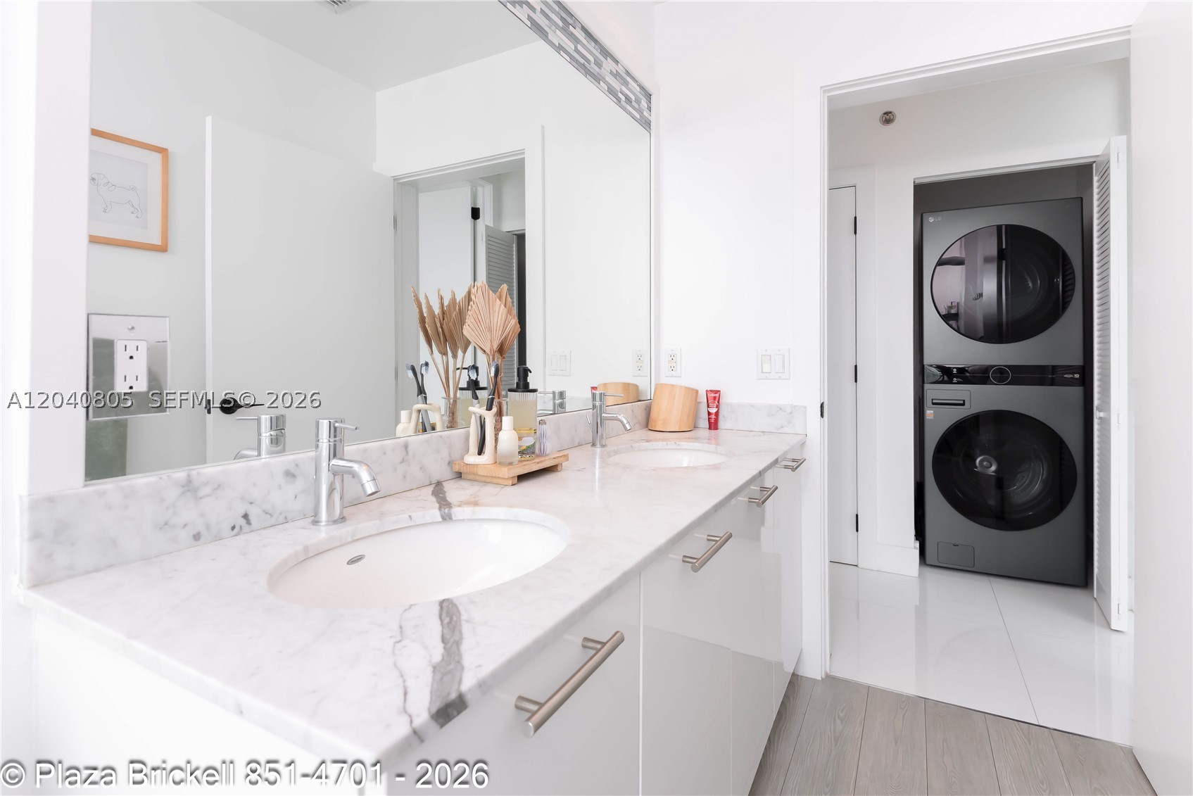 950 Brickell Bay Dr #4701, Miami FL 33131