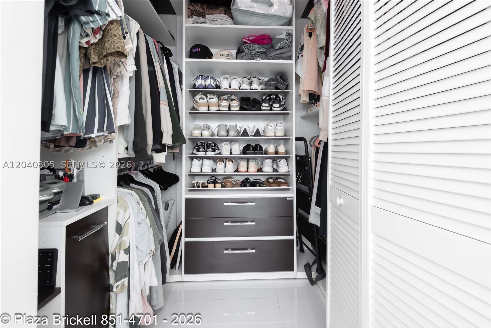 950 Brickell Bay Dr #4701, Miami FL 33131