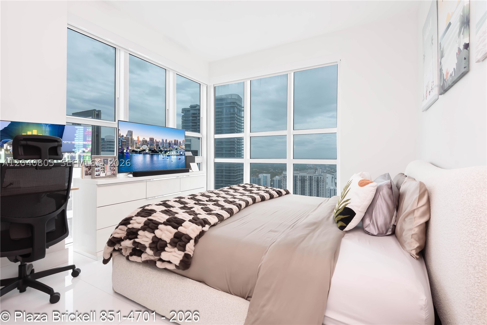 950 Brickell Bay Dr #4701, Miami FL 33131