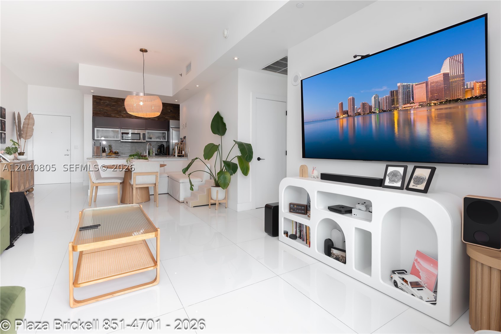 950 Brickell Bay Dr #4701, Miami FL 33131