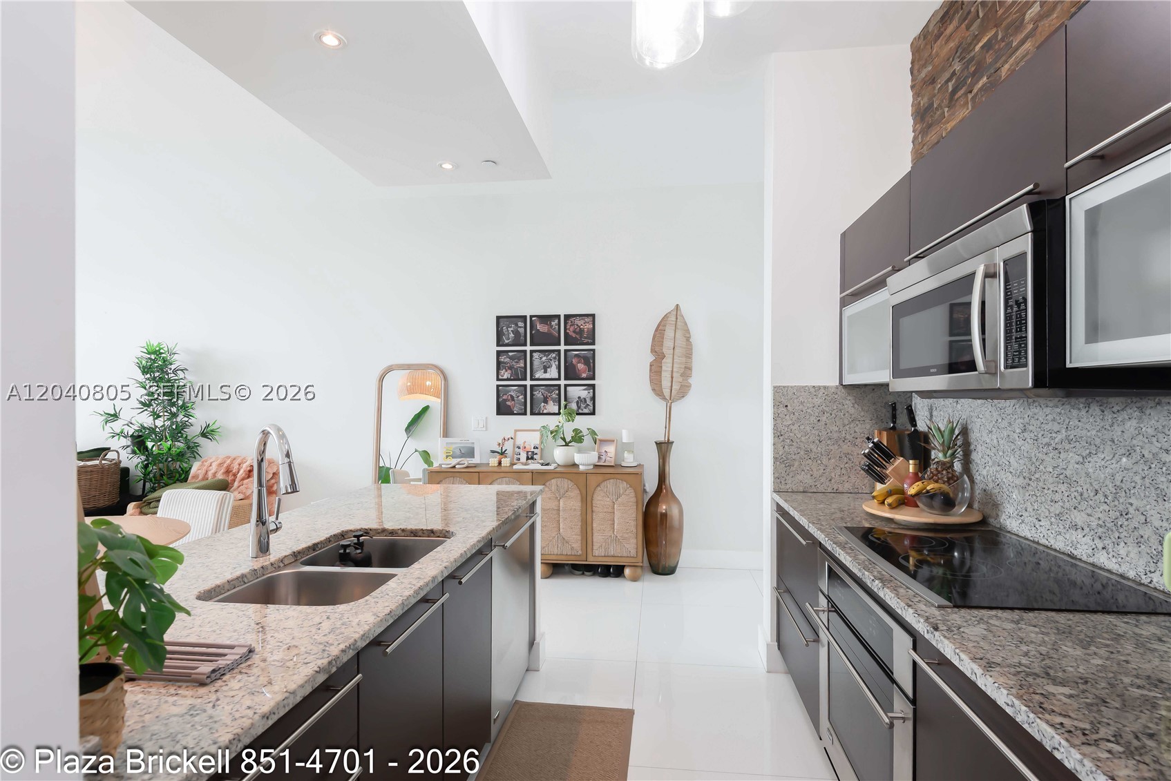 950 Brickell Bay Dr #4701, Miami FL 33131