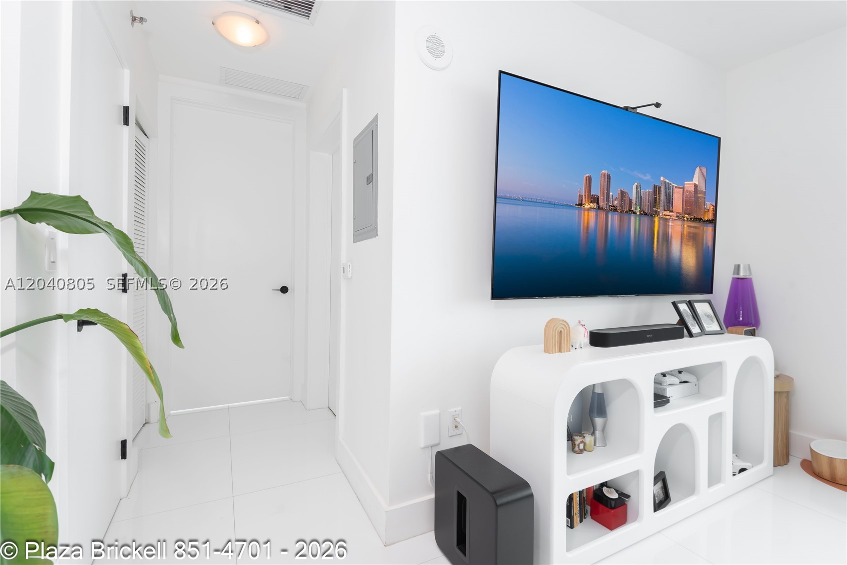 950 Brickell Bay Dr #4701, Miami FL 33131
