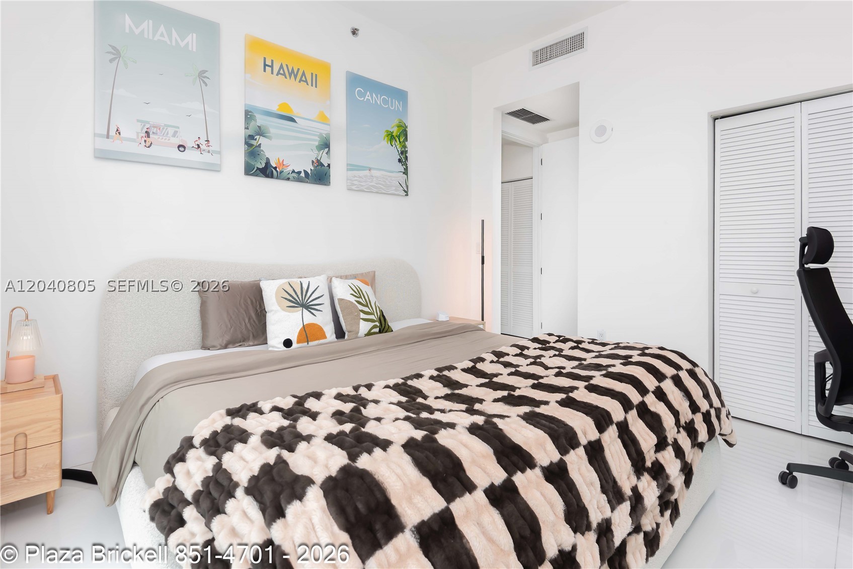 950 Brickell Bay Dr #4701, Miami FL 33131
