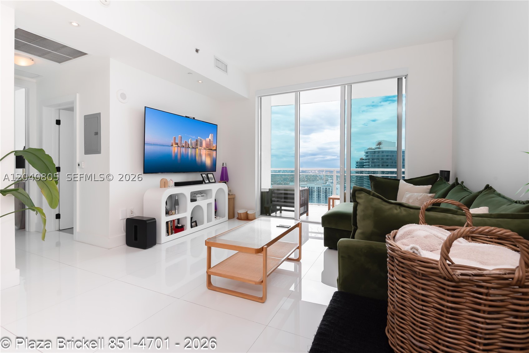 950 Brickell Bay Dr #4701, Miami FL 33131
