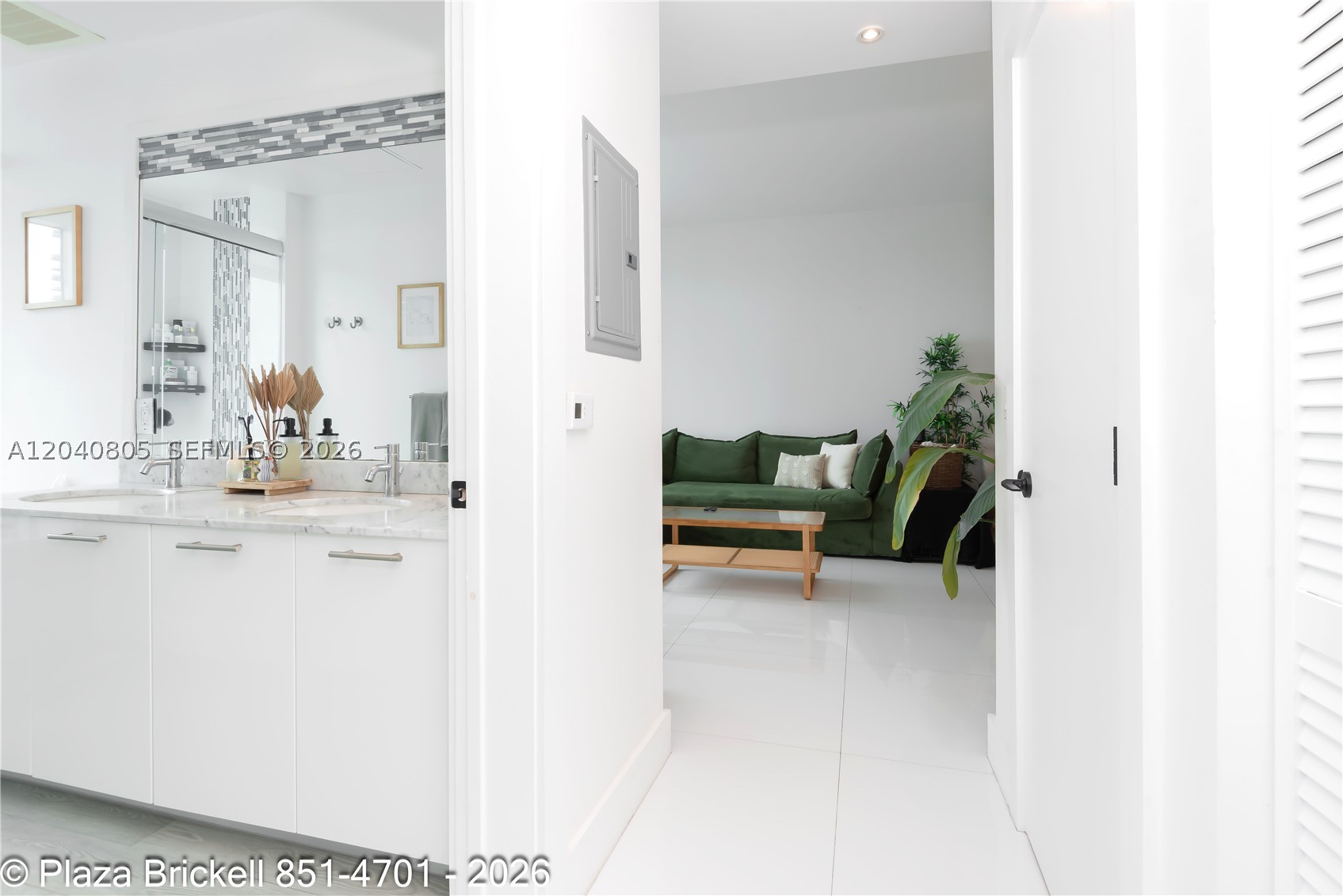 950 Brickell Bay Dr #4701, Miami FL 33131