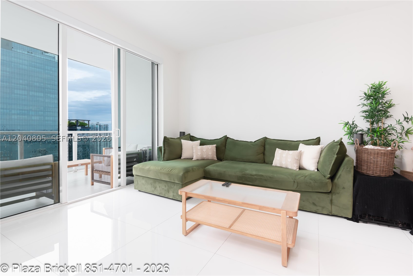 950 Brickell Bay Dr #4701, Miami FL 33131