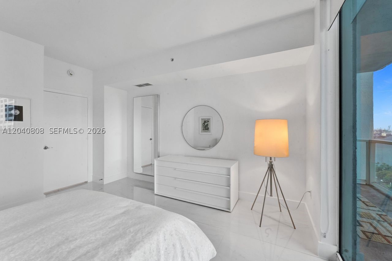 244 Biscayne Blvd #2005, Miami FL 33132