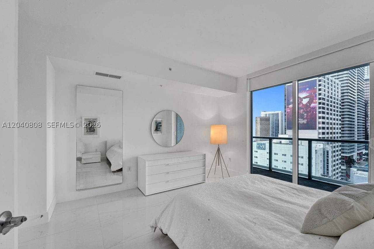 244 Biscayne Blvd #2005, Miami FL 33132