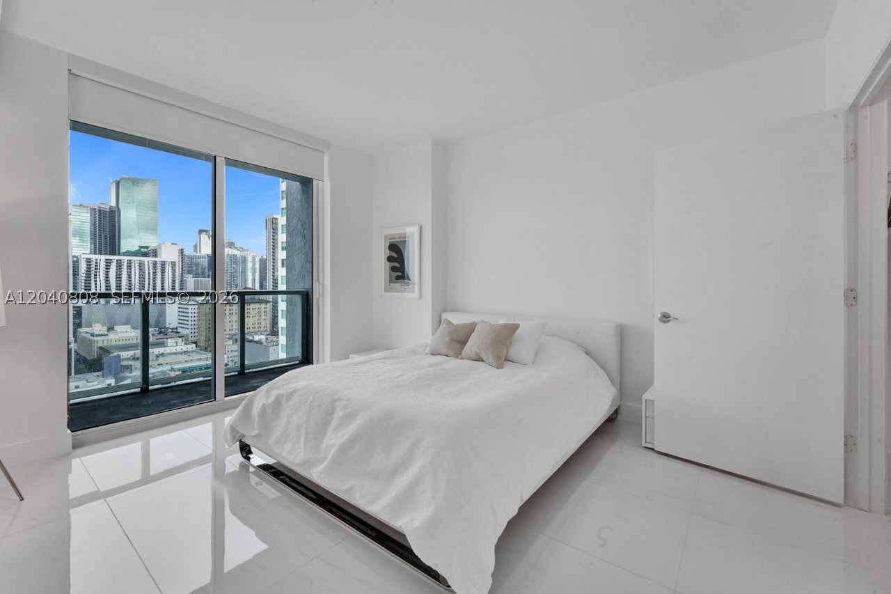 244 Biscayne Blvd #2005, Miami FL 33132