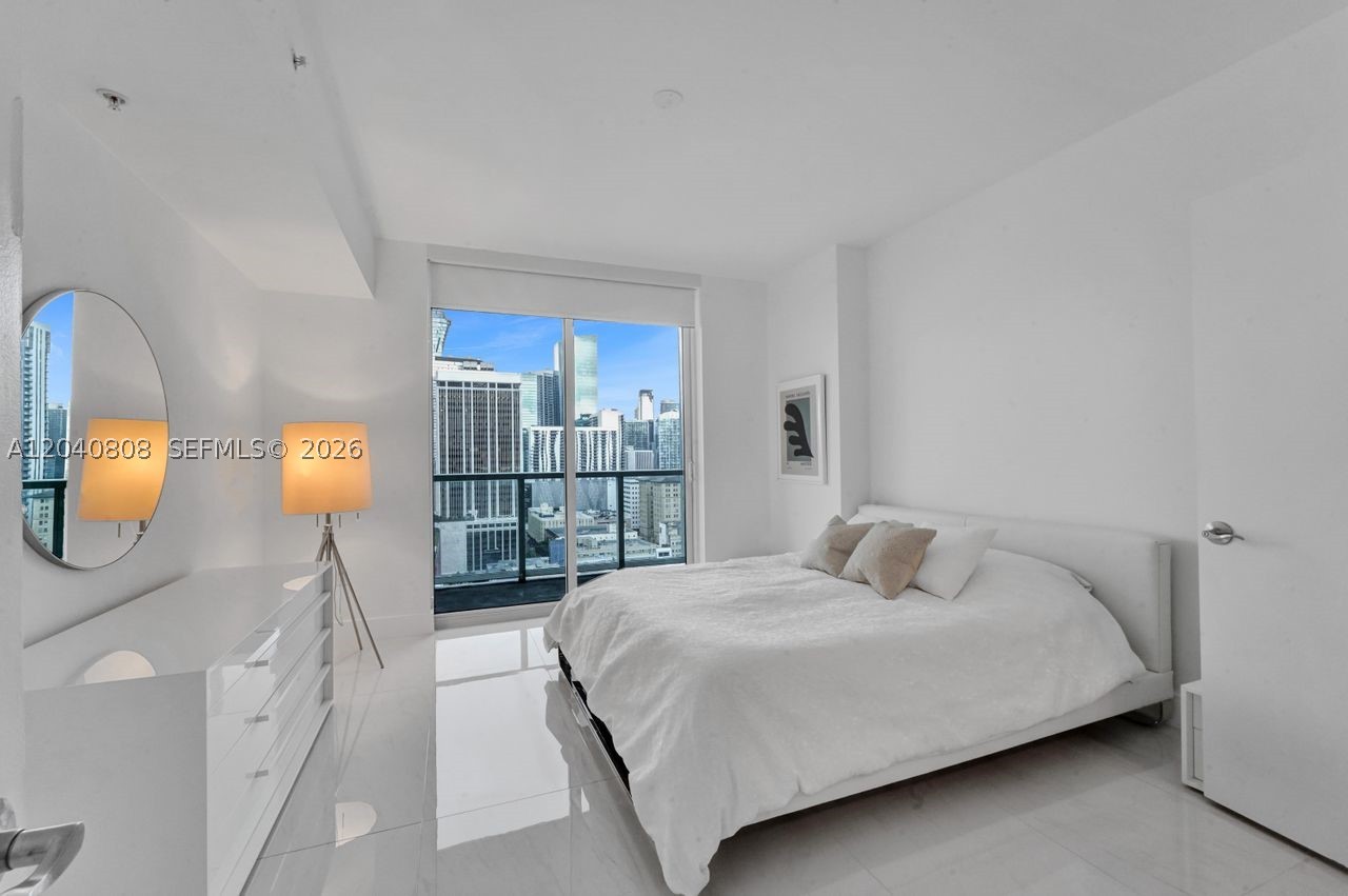 244 Biscayne Blvd #2005, Miami FL 33132