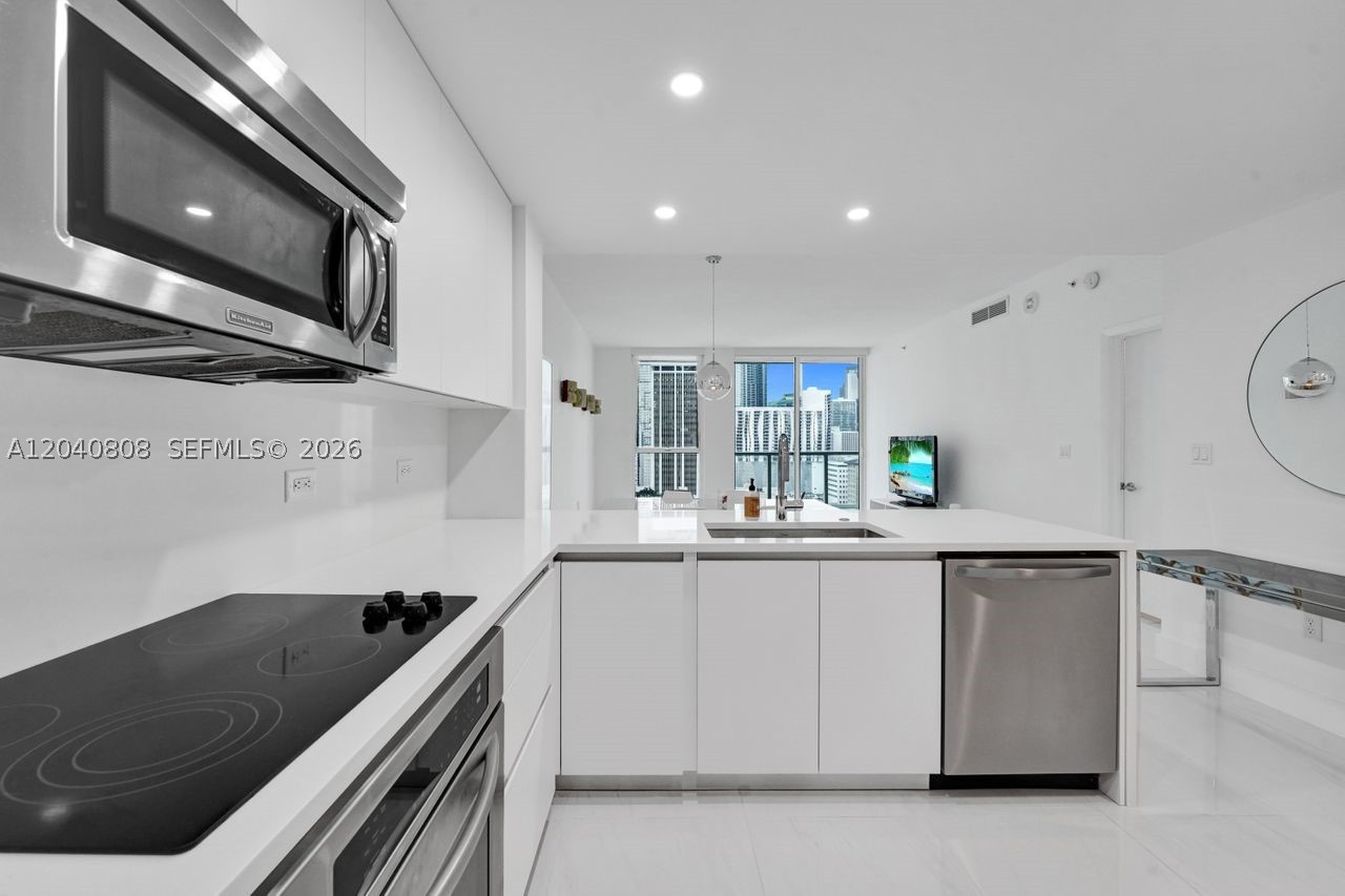244 Biscayne Blvd #2005, Miami FL 33132