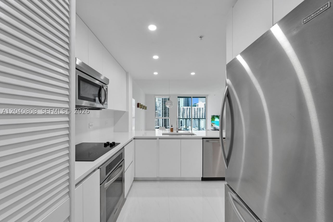 244 Biscayne Blvd #2005, Miami FL 33132