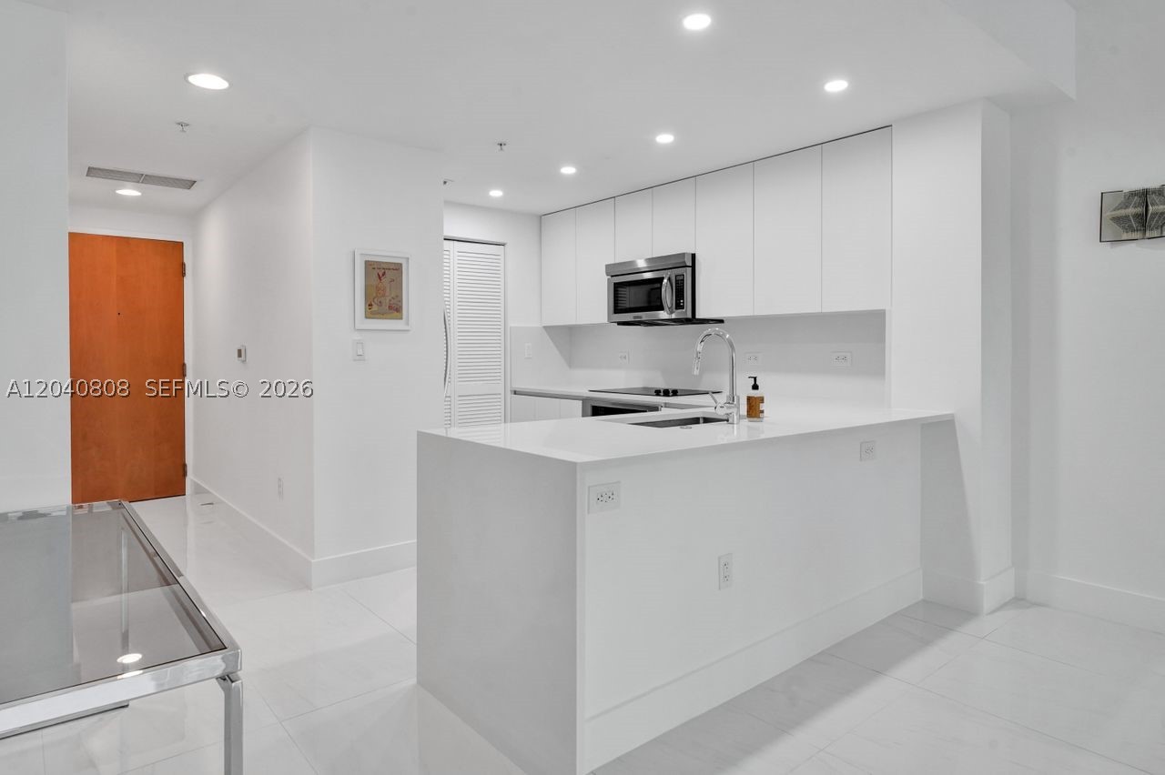 244 Biscayne Blvd #2005, Miami FL 33132