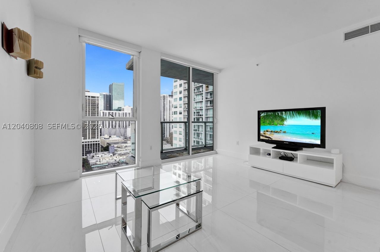 244 Biscayne Blvd #2005, Miami FL 33132