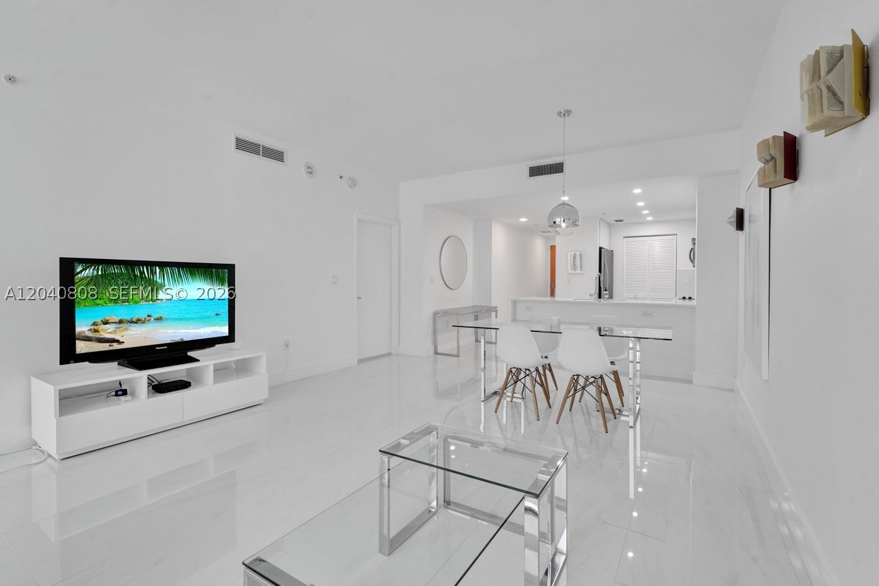 244 Biscayne Blvd #2005, Miami FL 33132