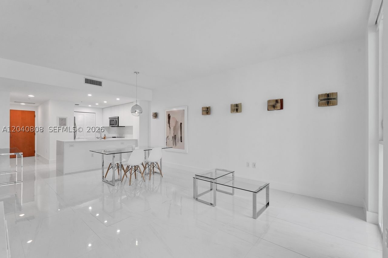244 Biscayne Blvd #2005, Miami FL 33132