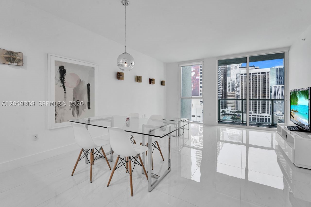 244 Biscayne Blvd #2005, Miami FL 33132