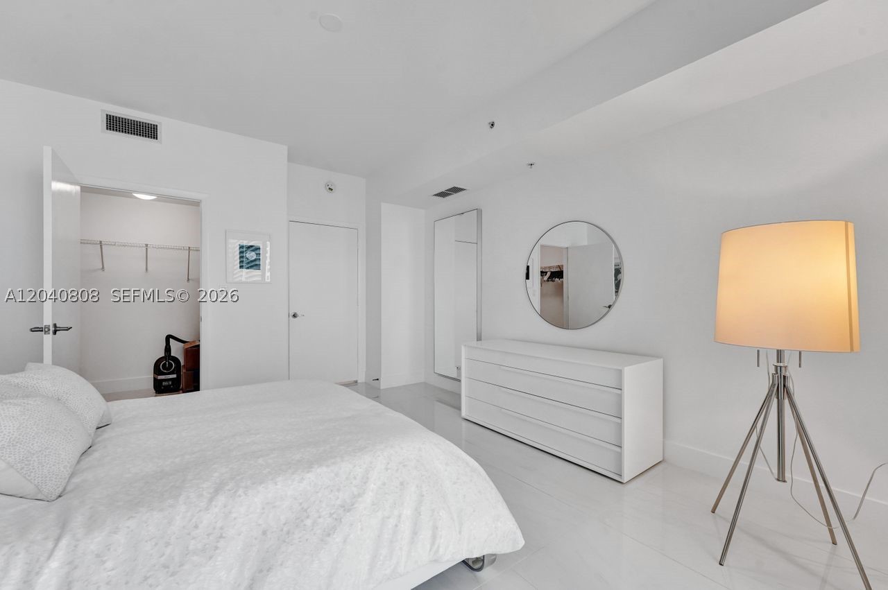 244 Biscayne Blvd #2005, Miami FL 33132