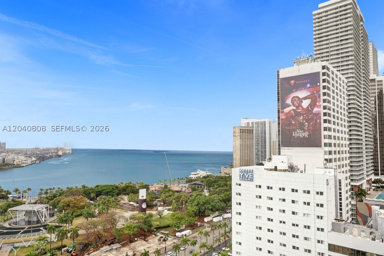 244 Biscayne Blvd #2005, Miami FL 33132
