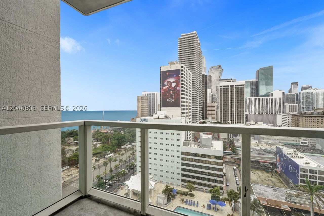 244 Biscayne Blvd #2005, Miami FL 33132