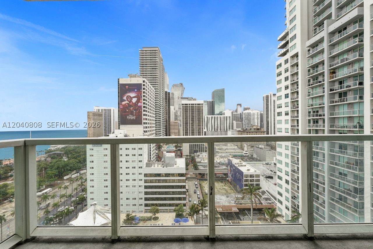 244 Biscayne Blvd #2005, Miami FL 33132