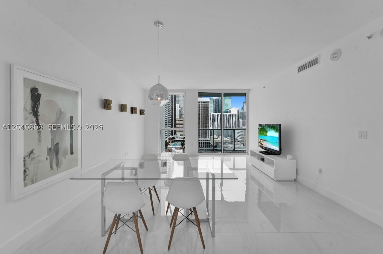 244 Biscayne Blvd #2005, Miami FL 33132