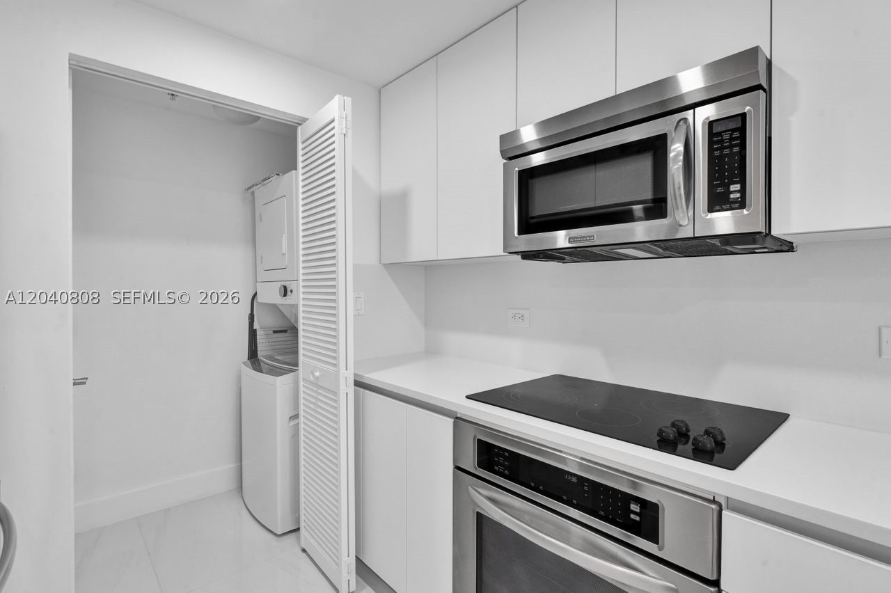 244 Biscayne Blvd #2005, Miami FL 33132
