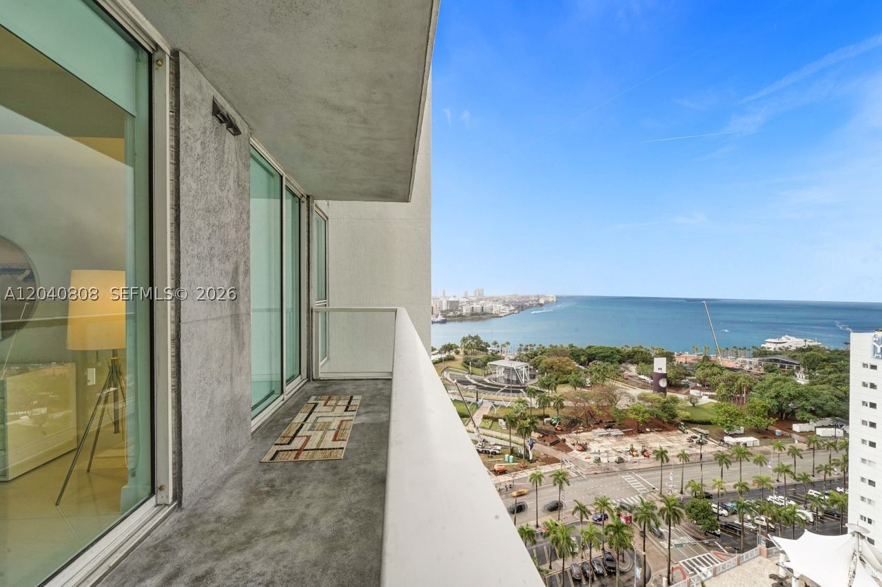 244 Biscayne Blvd #2005, Miami FL 33132