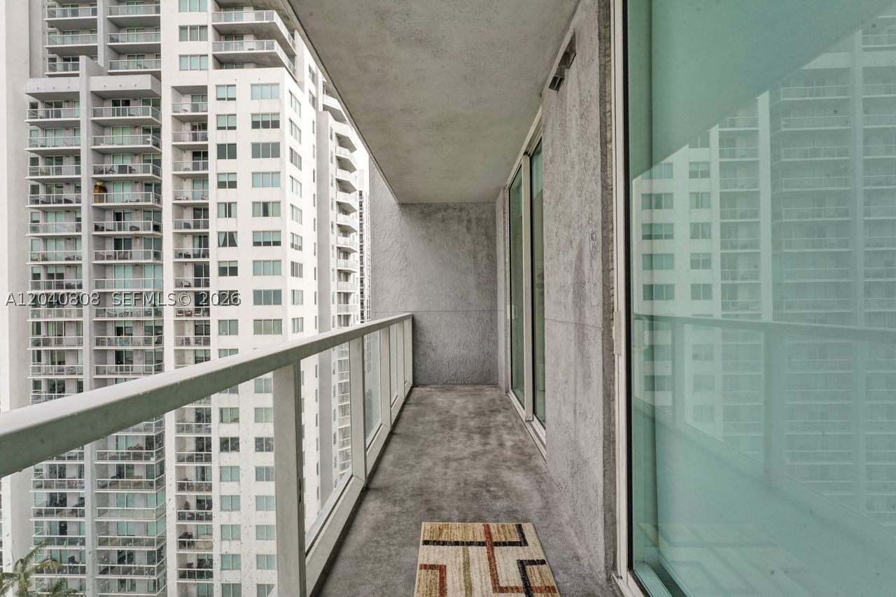 244 Biscayne Blvd #2005, Miami FL 33132