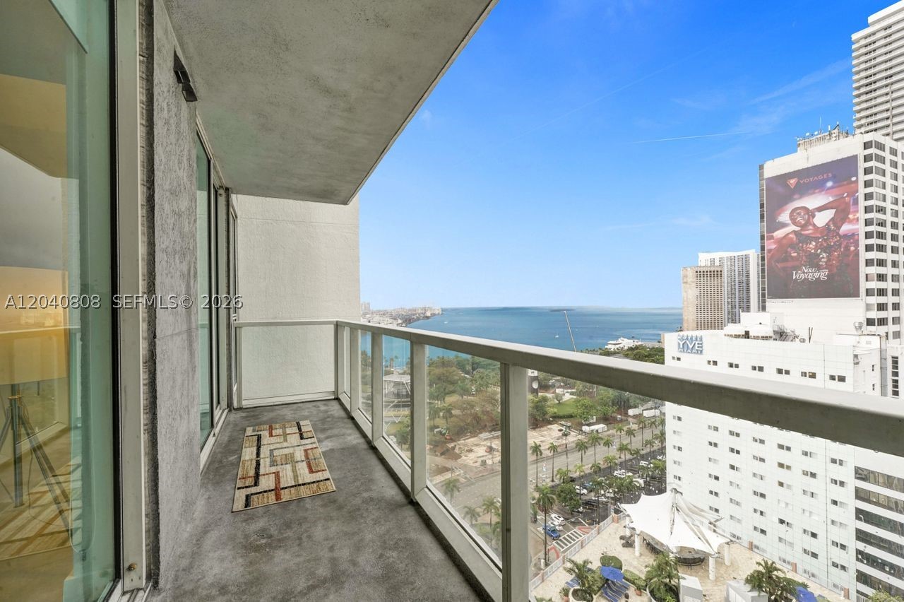244 Biscayne Blvd #2005, Miami FL 33132