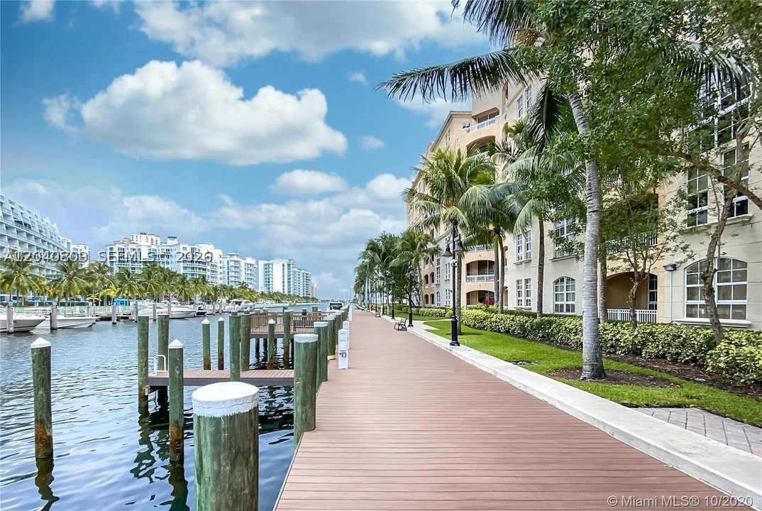 3001 NE 185th St #123, Aventura FL 33180