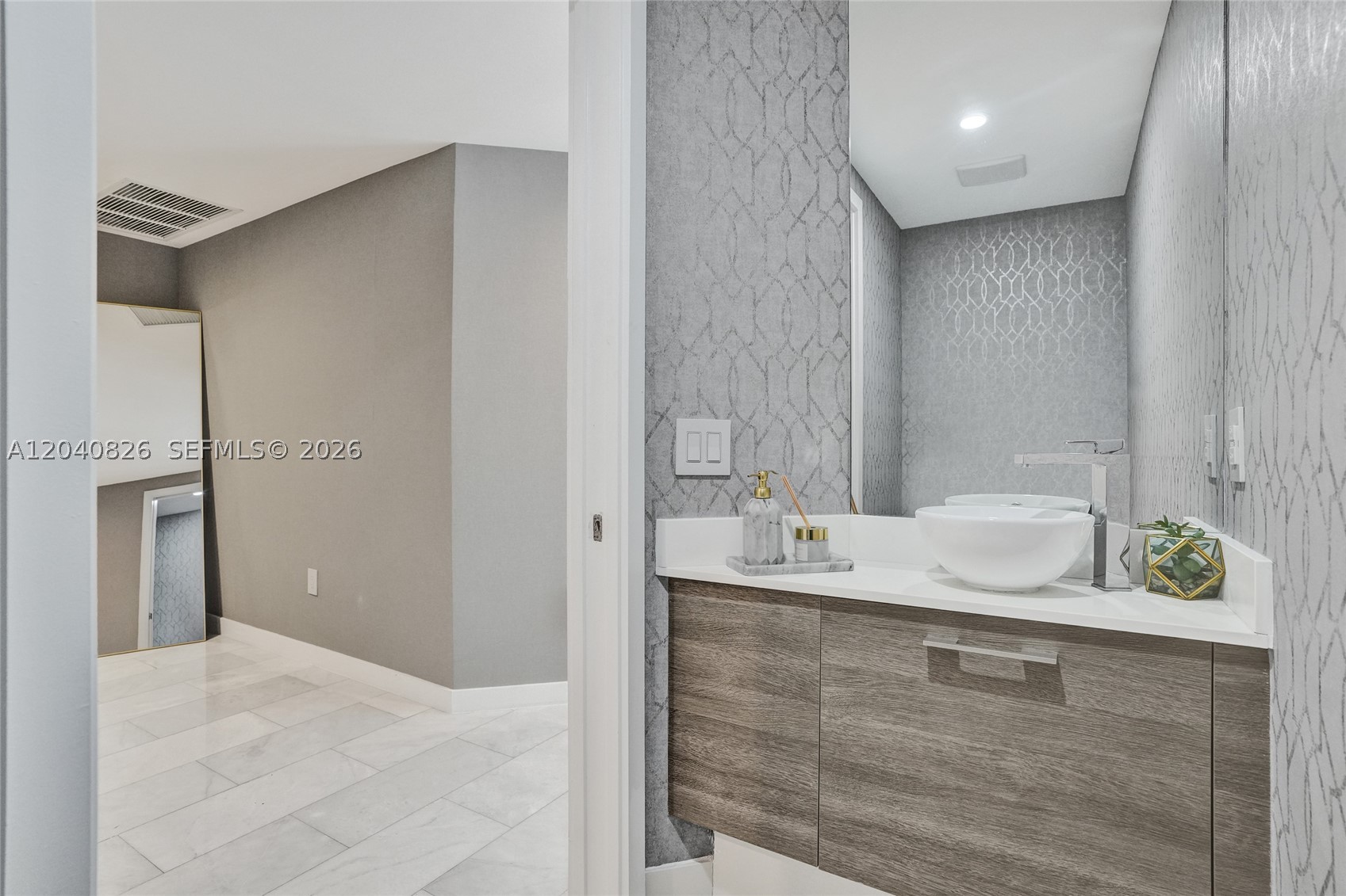 650 NE 32nd St #3901, Miami FL 33137
