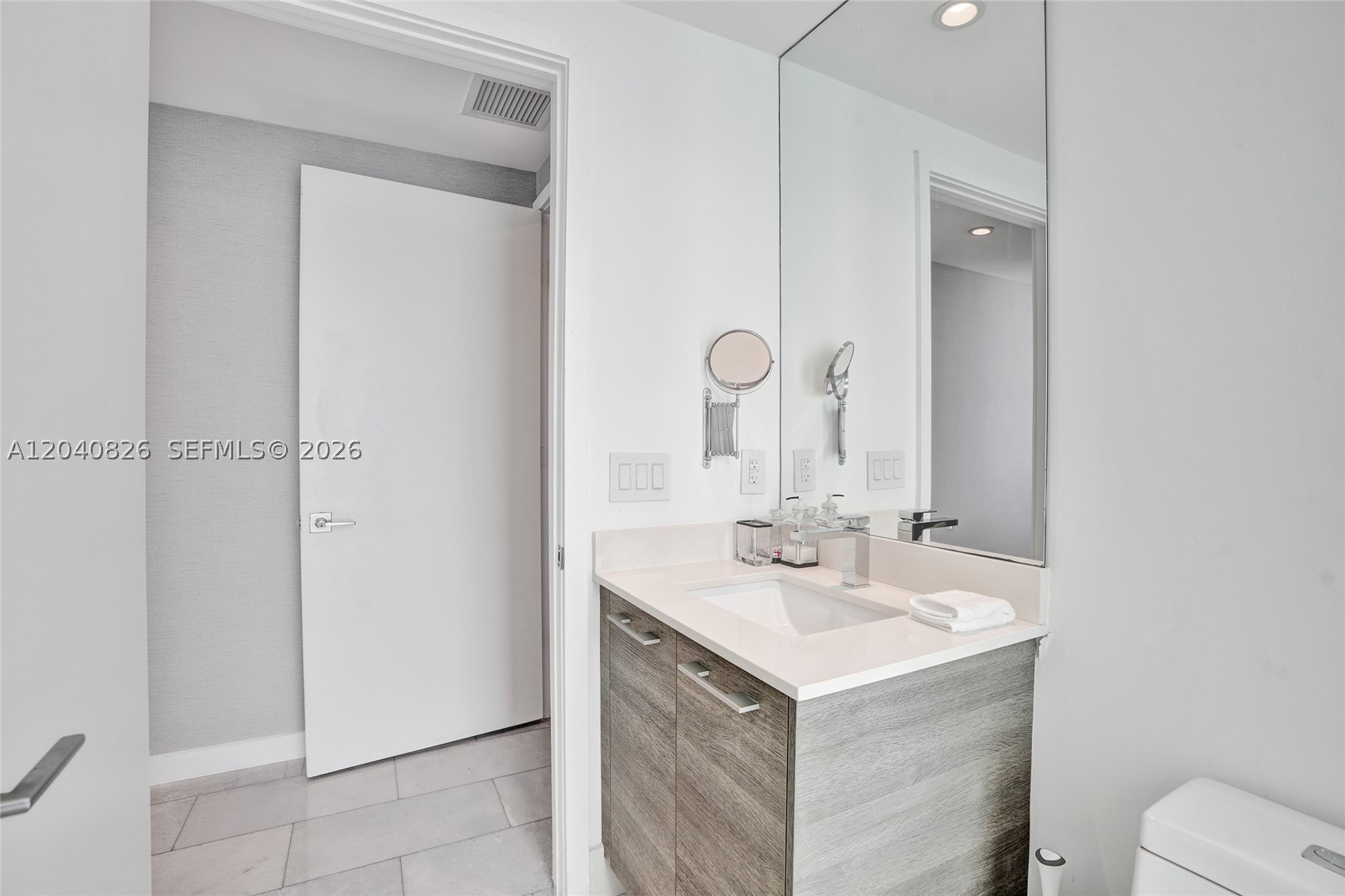 650 NE 32nd St #3901, Miami FL 33137