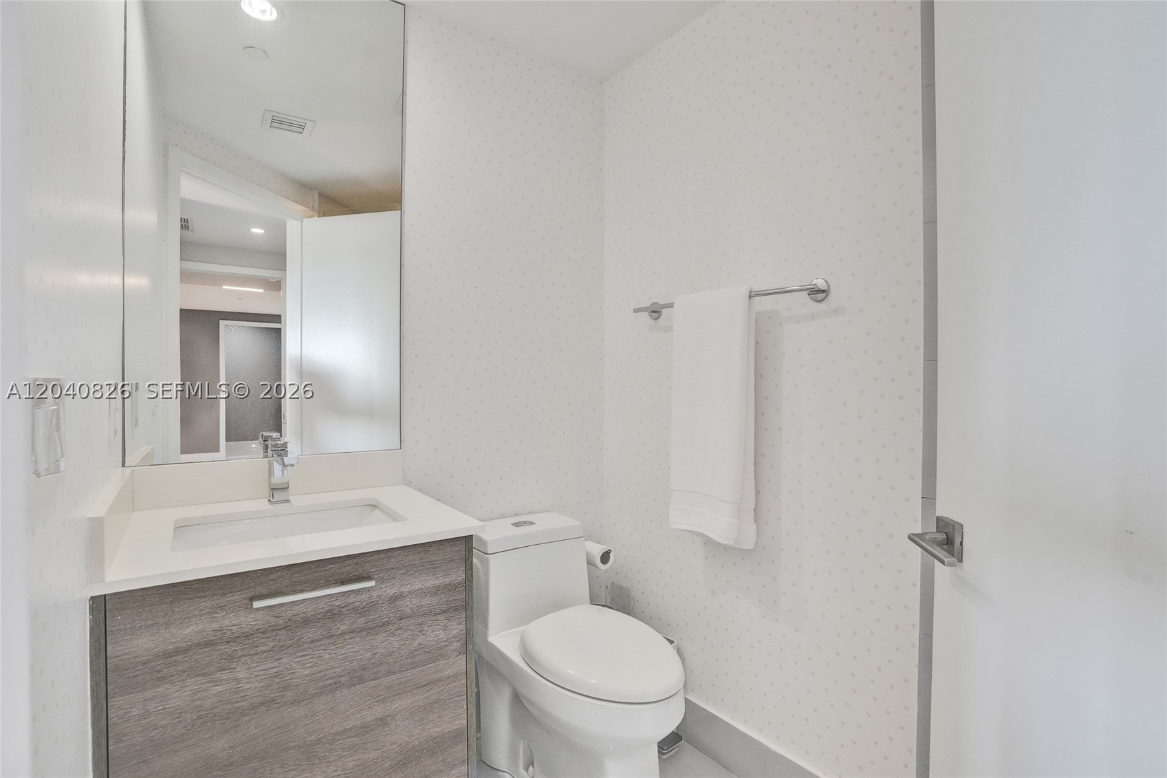650 NE 32nd St #3901, Miami FL 33137