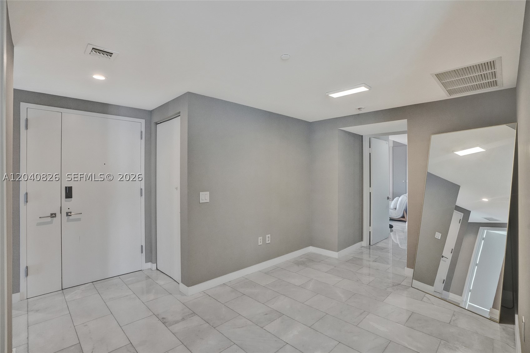 650 NE 32nd St #3901, Miami FL 33137