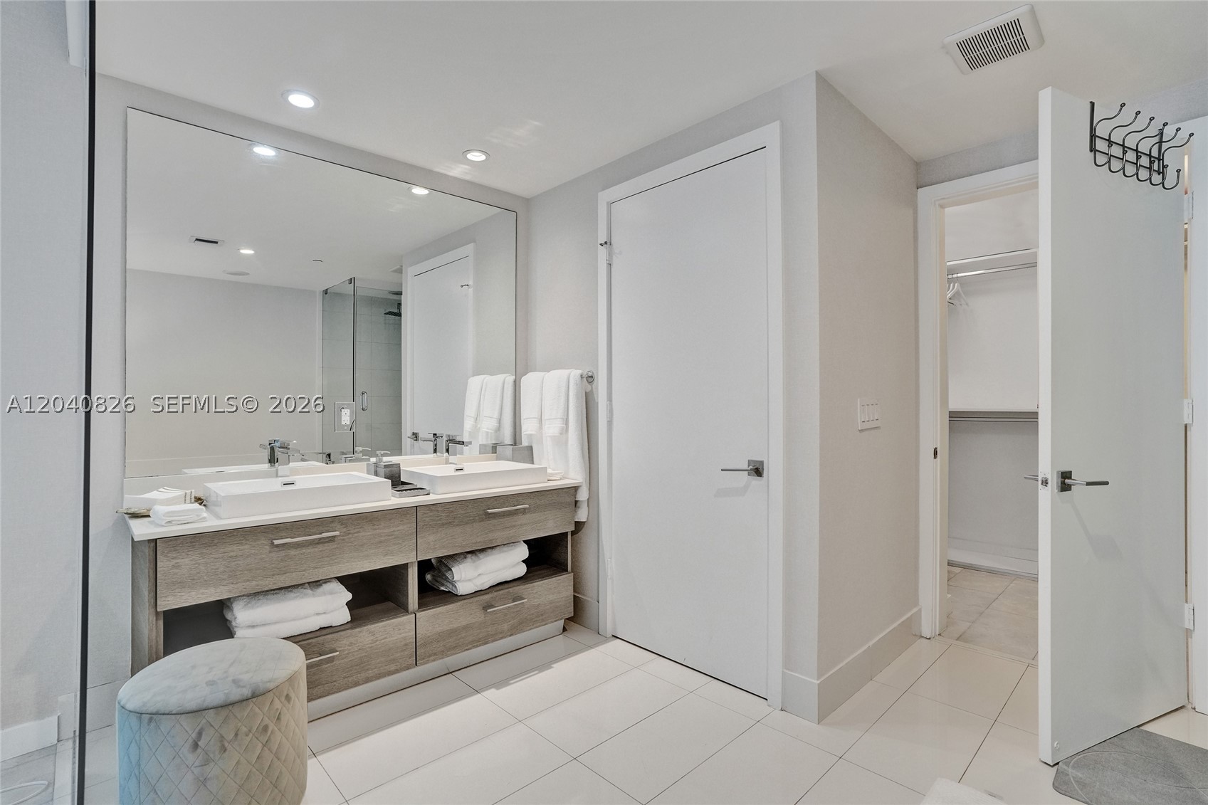 650 NE 32nd St #3901, Miami FL 33137