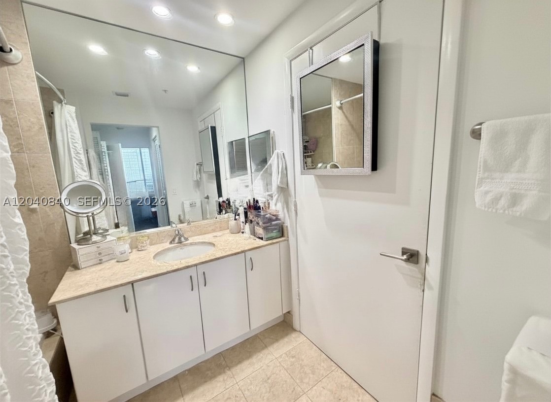 801 Brickell Key Blvd #1704, Miami FL 33131