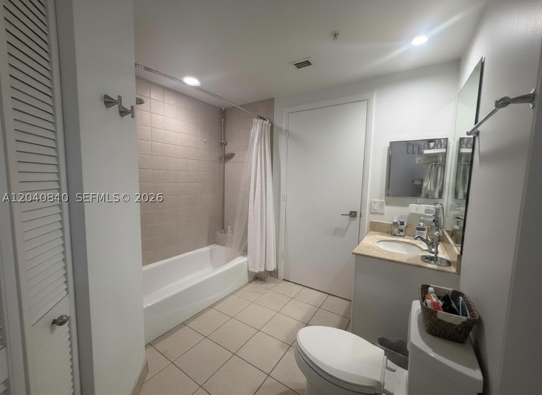 801 Brickell Key Blvd #1704, Miami FL 33131