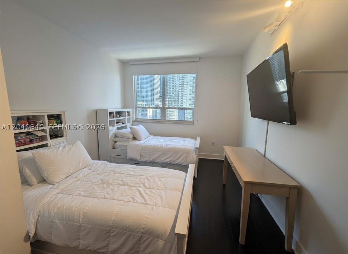 801 Brickell Key Blvd #1704, Miami FL 33131