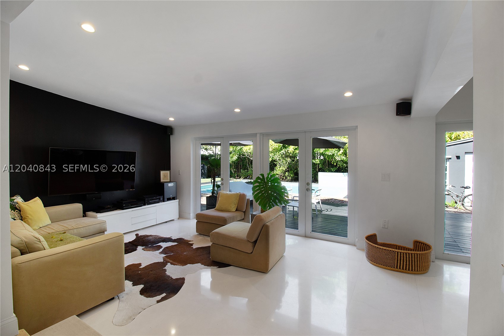 7420 SW 53rd Pl, Miami FL 33143