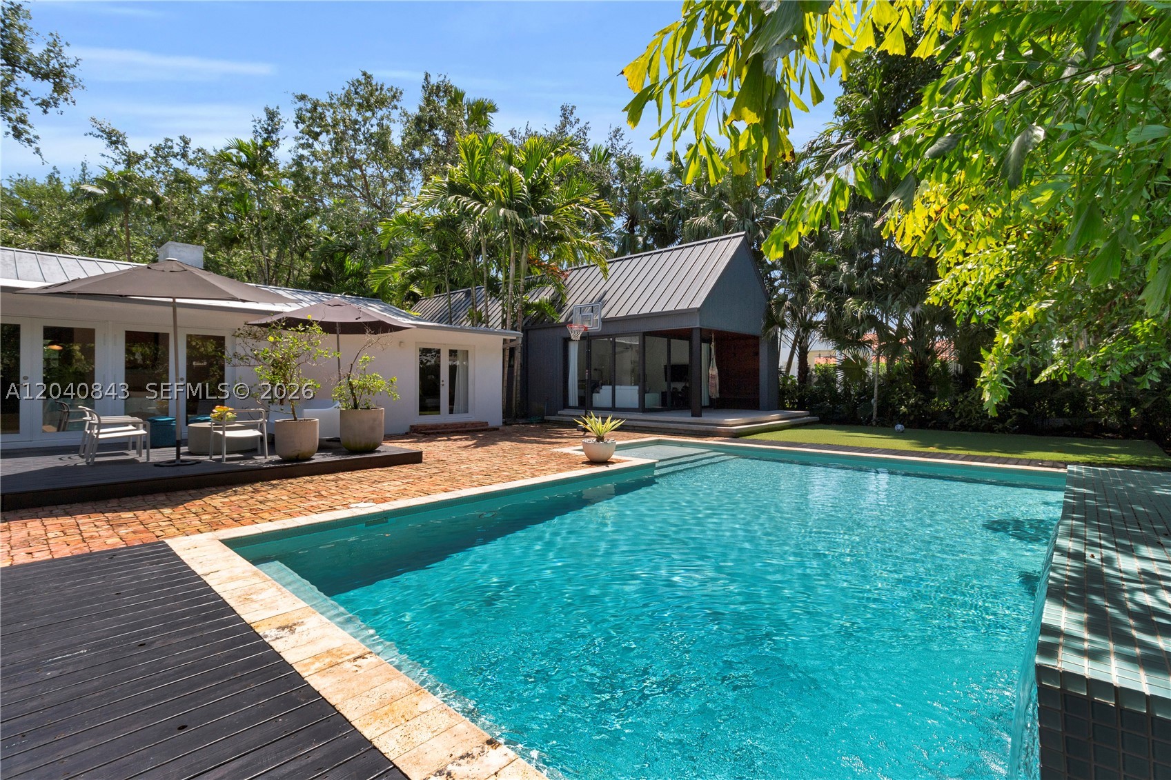 7420 SW 53rd Pl, Miami FL 33143