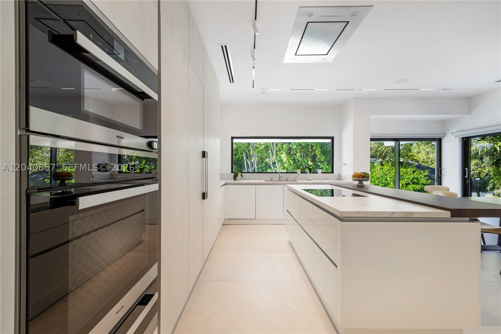 7180 E Lago Dr, Coral Gables FL 33143