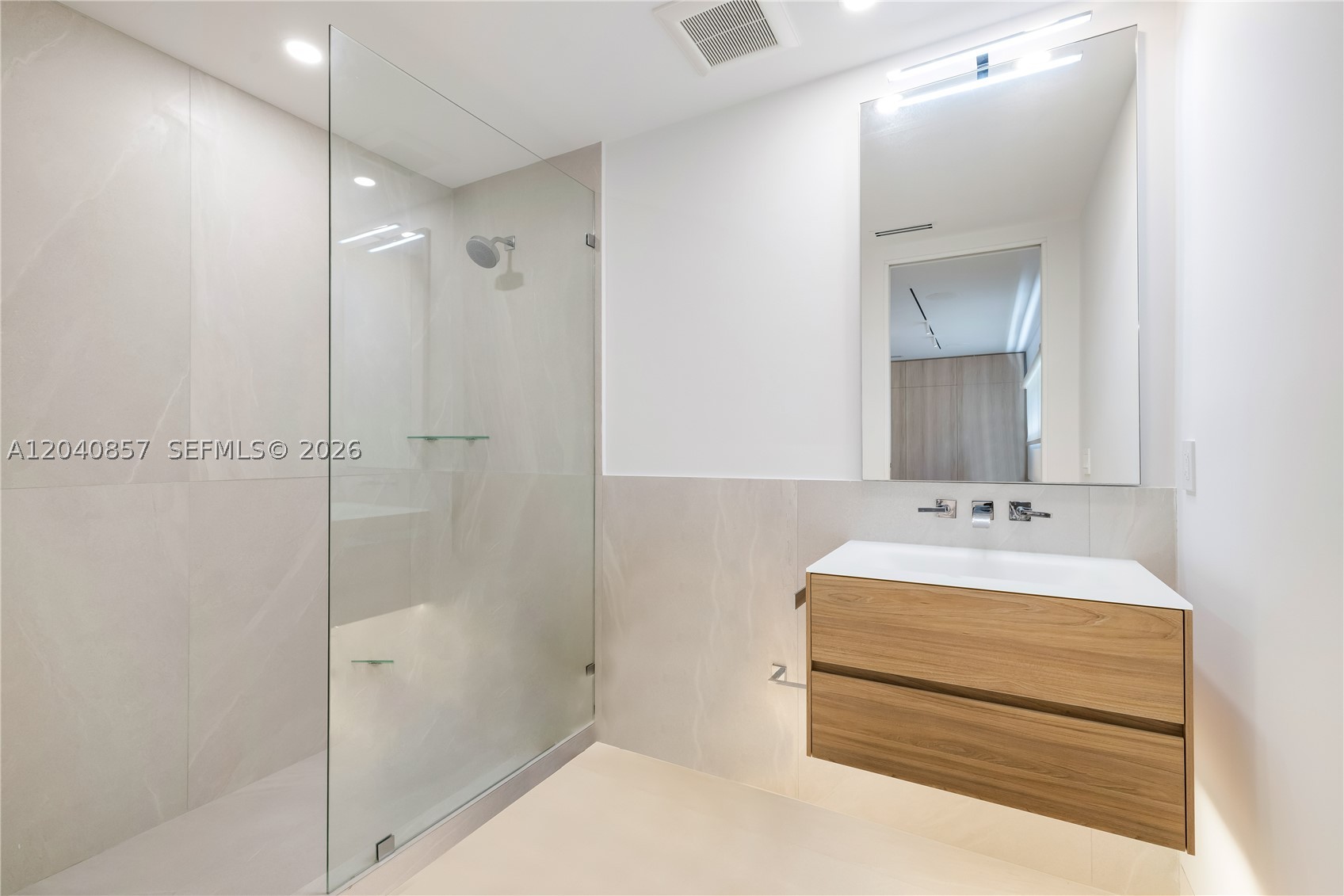 7180 E Lago Dr, Coral Gables FL 33143