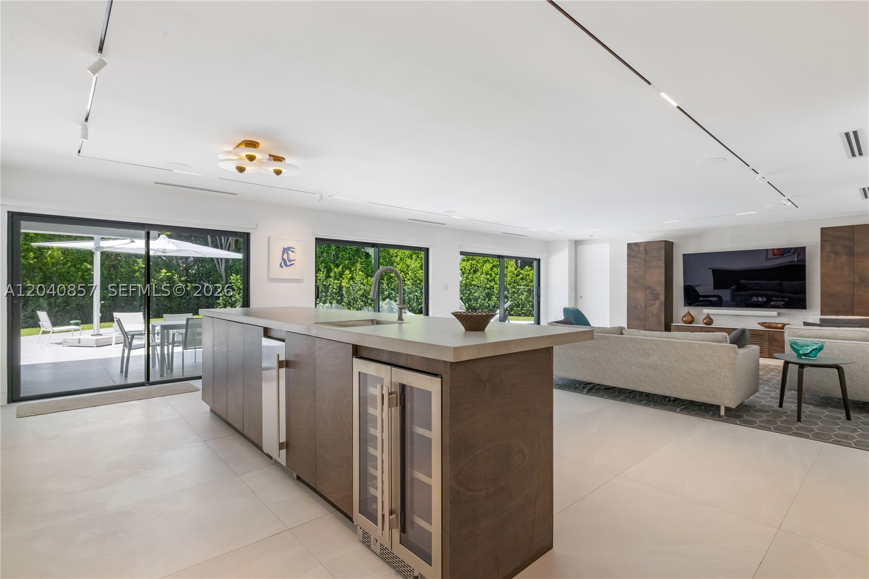 7180 E Lago Dr, Coral Gables FL 33143